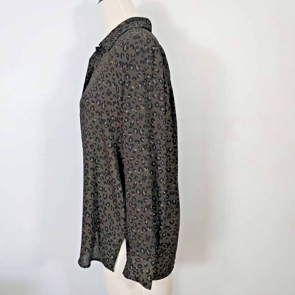 Chelsea & Theodore Women’s Size Large Gray Black Leopard Print Blouse Button Top - Picture 4 of 13